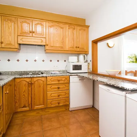 Lovely Mojones Casa Jasmine Heated Pool Short Walk To Villa Puerto del Carmen (Lanzarote)