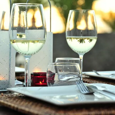 Lovely Mojones Casa Jasmine Heated Pool Short Walk To Villa Puerto del Carmen (Lanzarote)