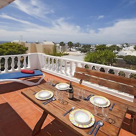 Lovely Mojones Casa Jasmine Heated Pool Short Walk To Puerto Del Carmen Villa Puerto del Carmen (Lanzarote)