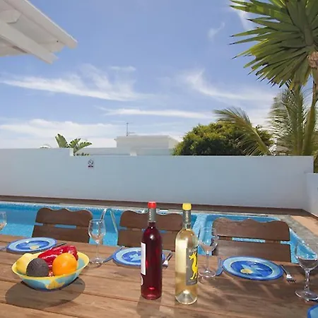 Lovely Mojones Casa Jasmine Heated Pool Short Walk To Puerto Del Carmen