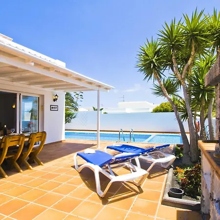 Lovely Mojones Casa Jasmine Heated Pool Short Walk To Puerto Del Carmen