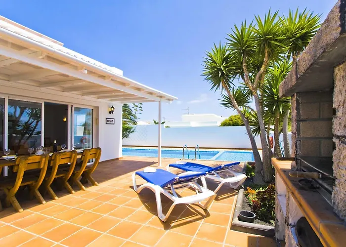 Lovely Mojones Casa Jasmine Heated Pool Short Walk To Puerto del Carmen